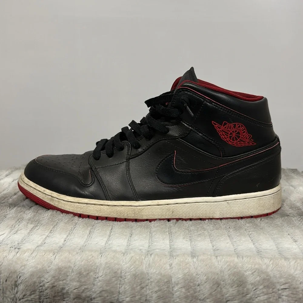 Jordan 1 Mid “Black Red” Sz 12